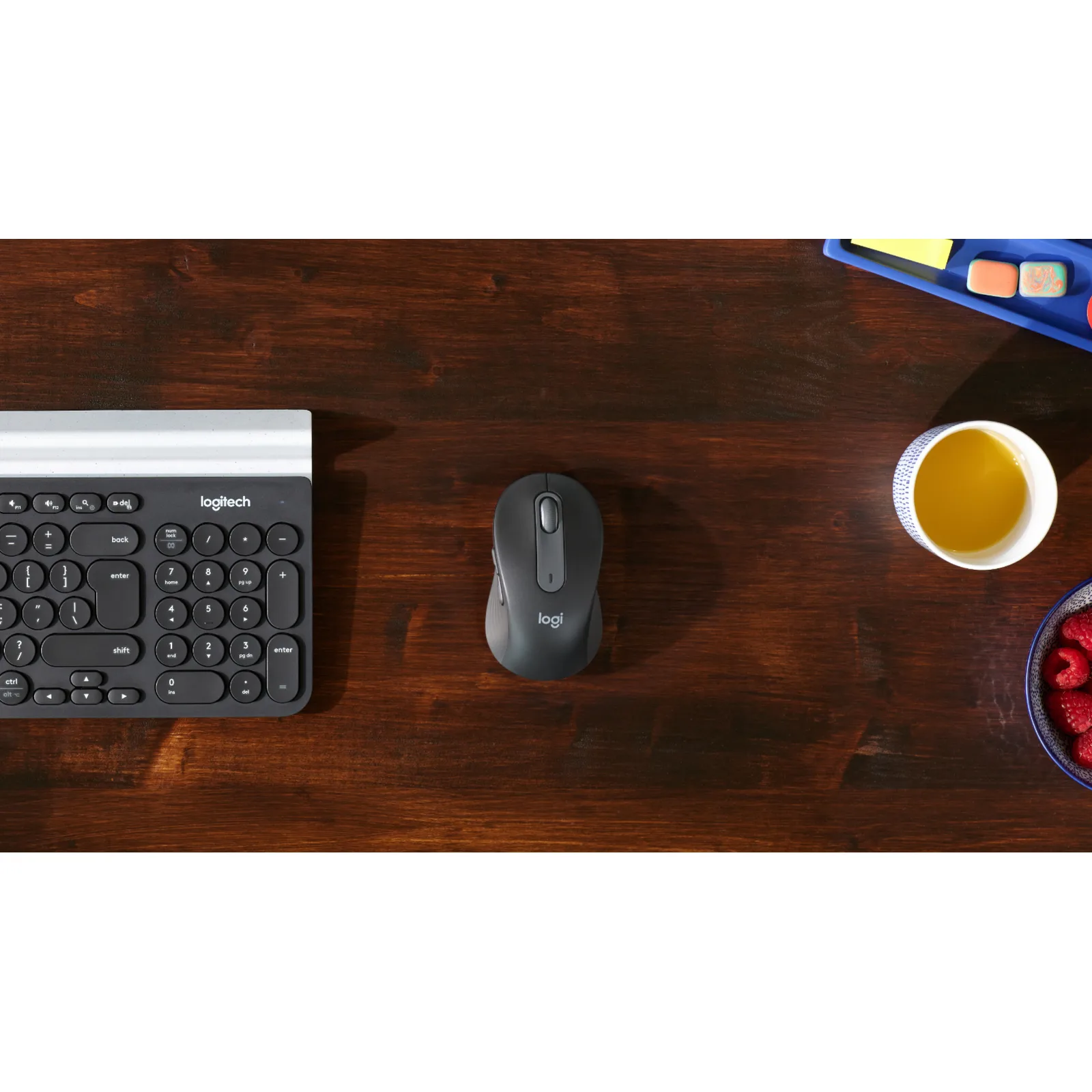 Signature M650 Graphite – lifestyle view 2