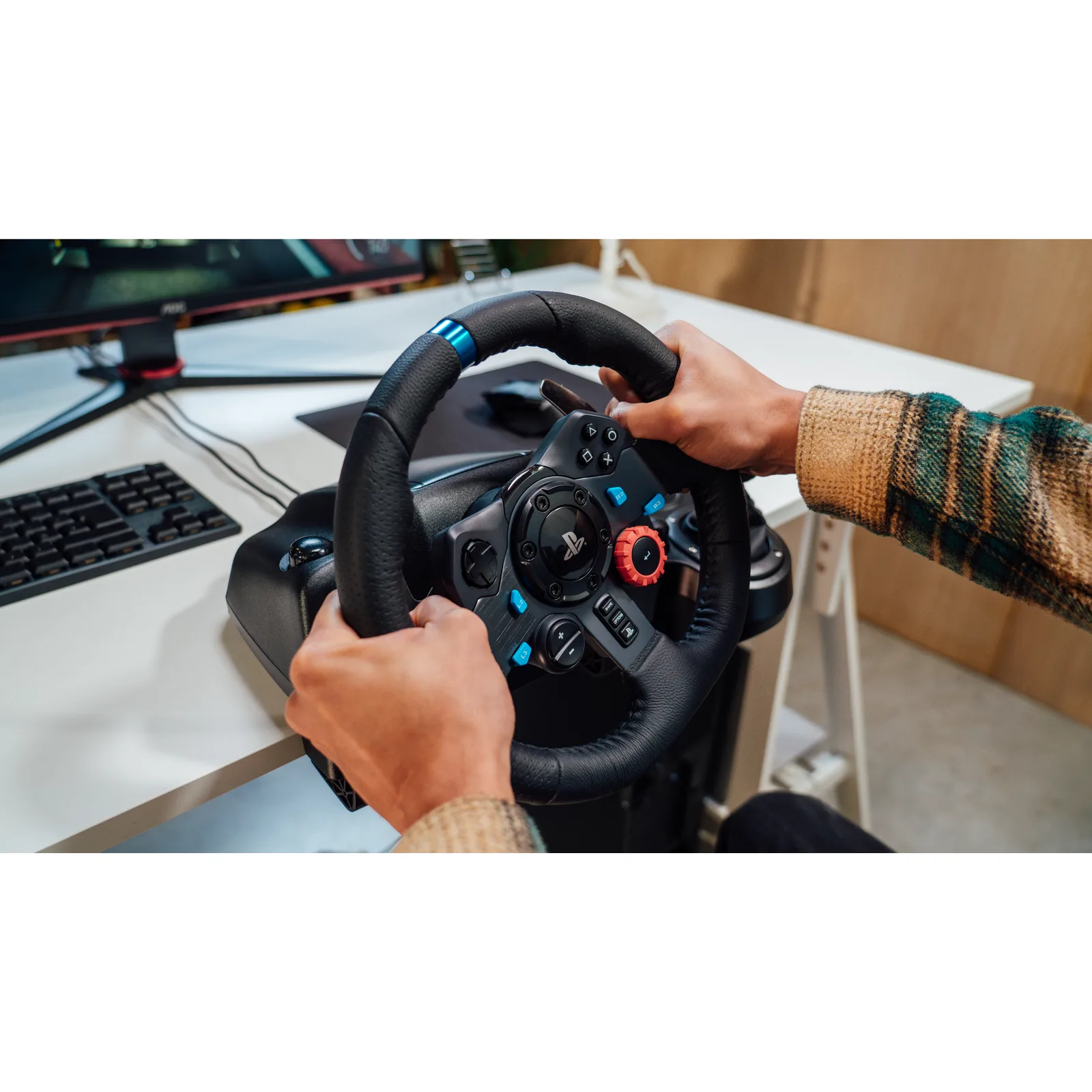 G920/G29 Driving Force Steering Wheels & Pedals Black – lifestyle view 3